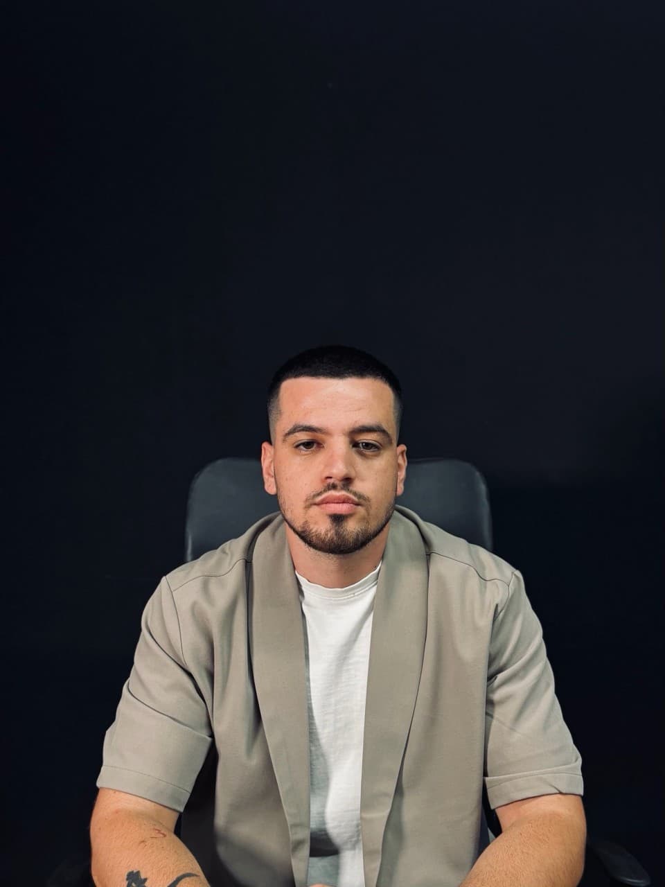 Portret i instruktorit Atris Bekteshi